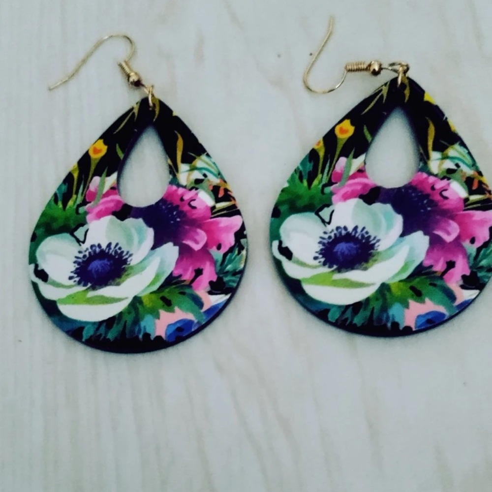 New Artisan Handmade Tropical Paradise Hand Painted Hawaii Floral Gold Earrings - Picture 15 of 16